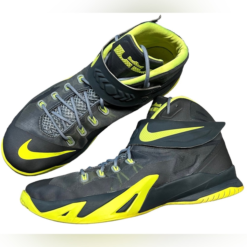 Nike Men’s Zoom Soldier LeBron VIII 8 Basketball Sneakers 653641-070 Size 13